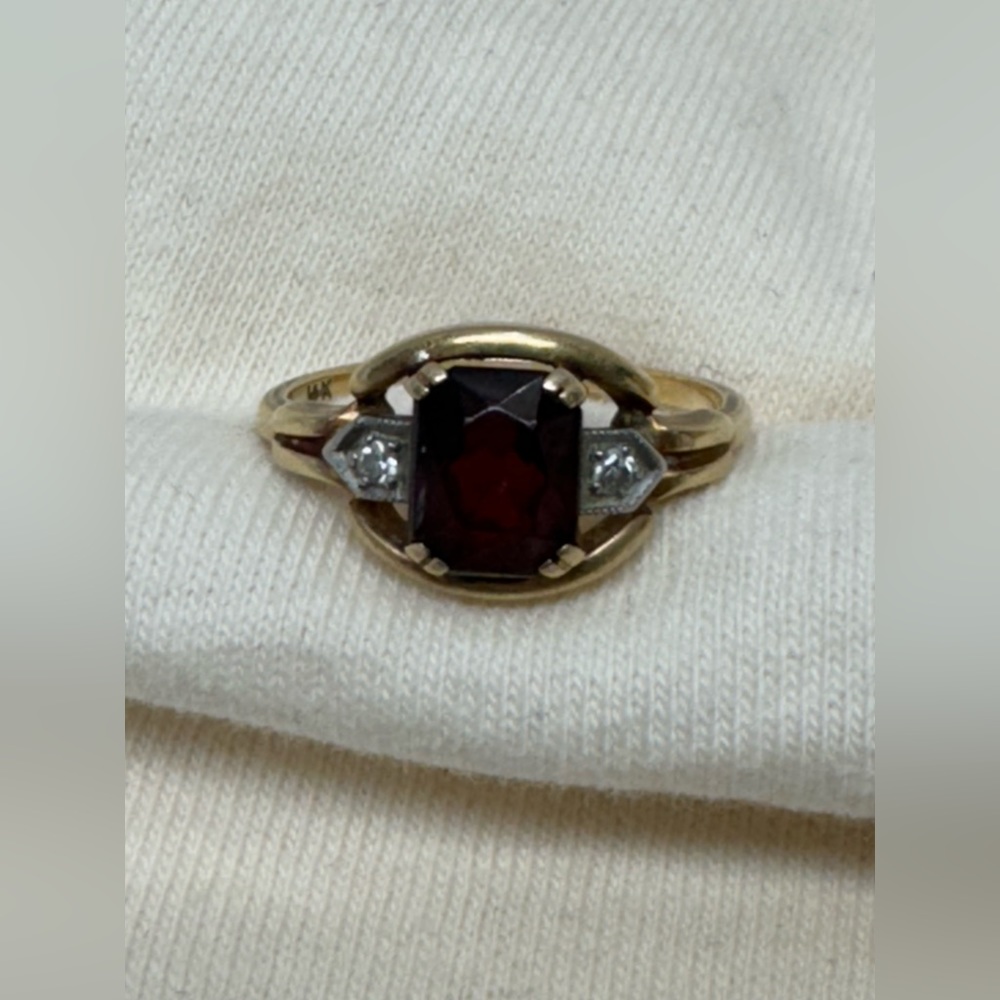14K Gold Garnet and Diamond Ring Size 8.5